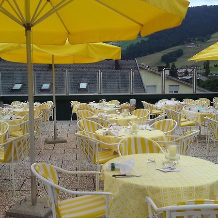 Hotel Cavallino Bianco - Weisses Roessl San Candido Esterno foto