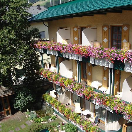 Hotel Cavallino Bianco - Weisses Roessl San Candido Esterno foto