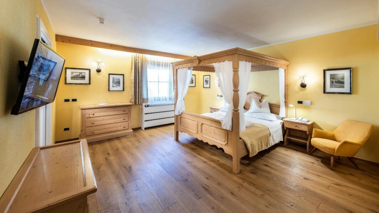Hotel Cavallino Bianco - Weisses Roessl San Candido Esterno foto