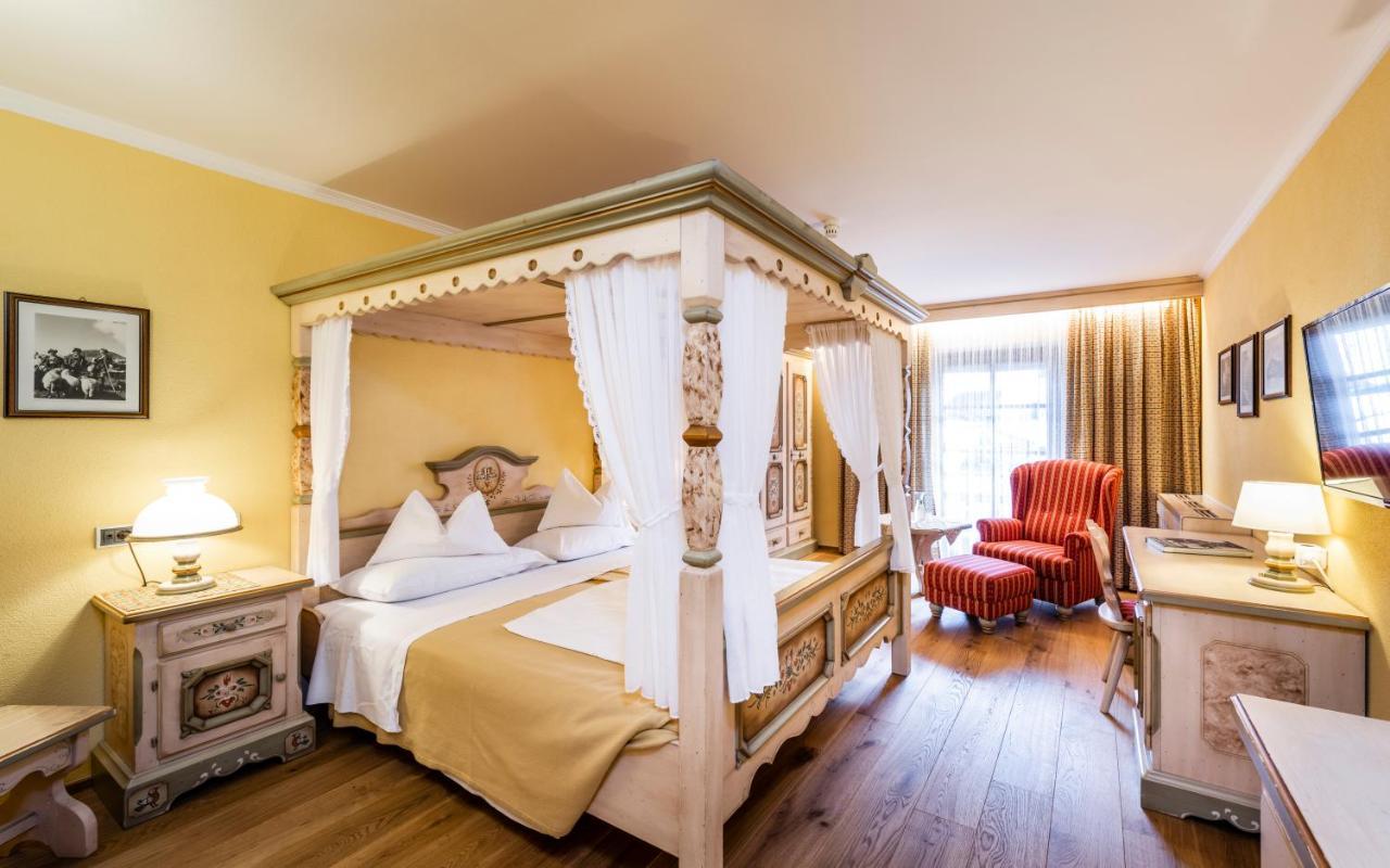 Hotel Cavallino Bianco - Weisses Roessl San Candido Esterno foto