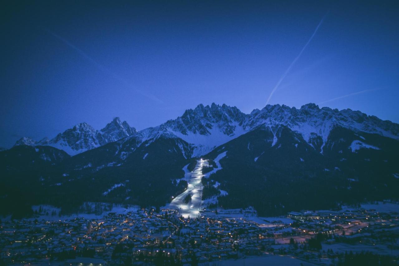 Hotel Cavallino Bianco - Weisses Roessl San Candido Esterno foto