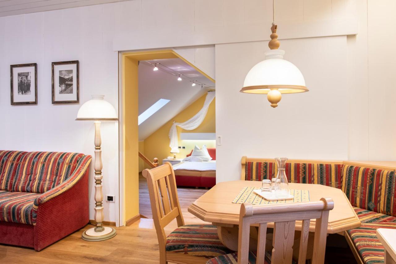 Hotel Cavallino Bianco - Weisses Roessl San Candido Esterno foto