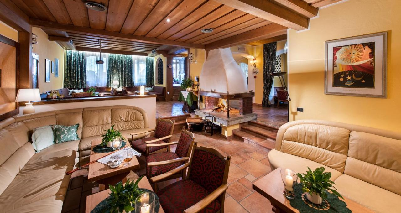Hotel Cavallino Bianco - Weisses Roessl San Candido Esterno foto