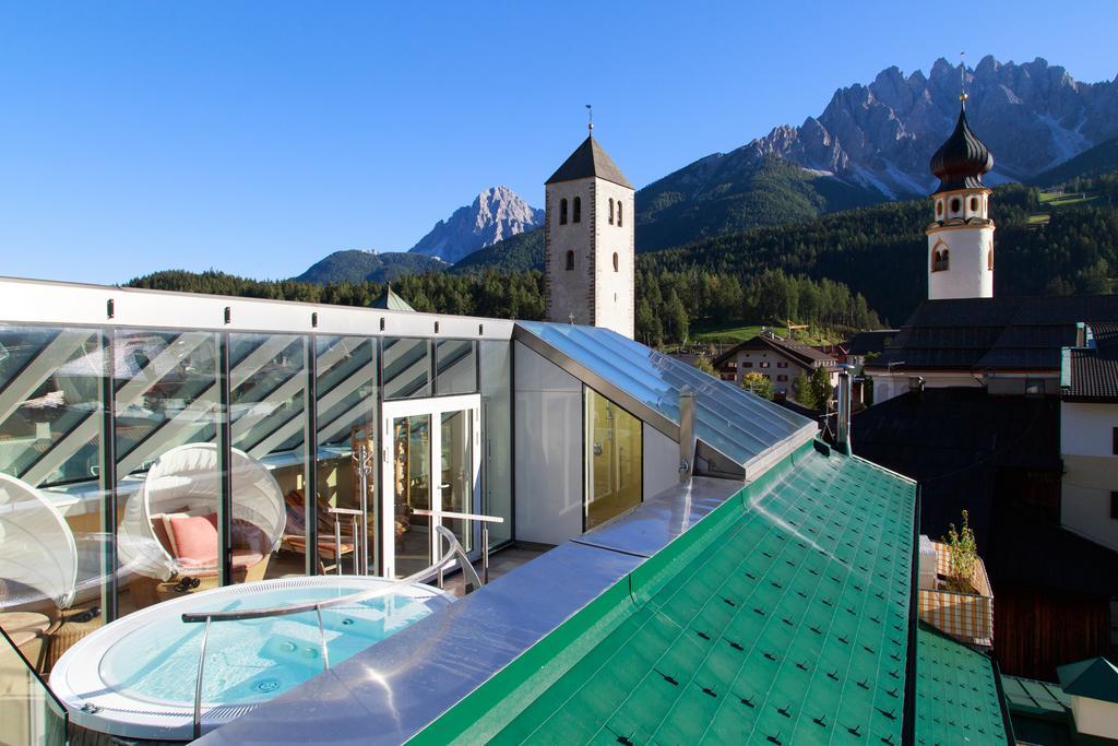 Hotel Cavallino Bianco - Weisses Roessl San Candido Esterno foto
