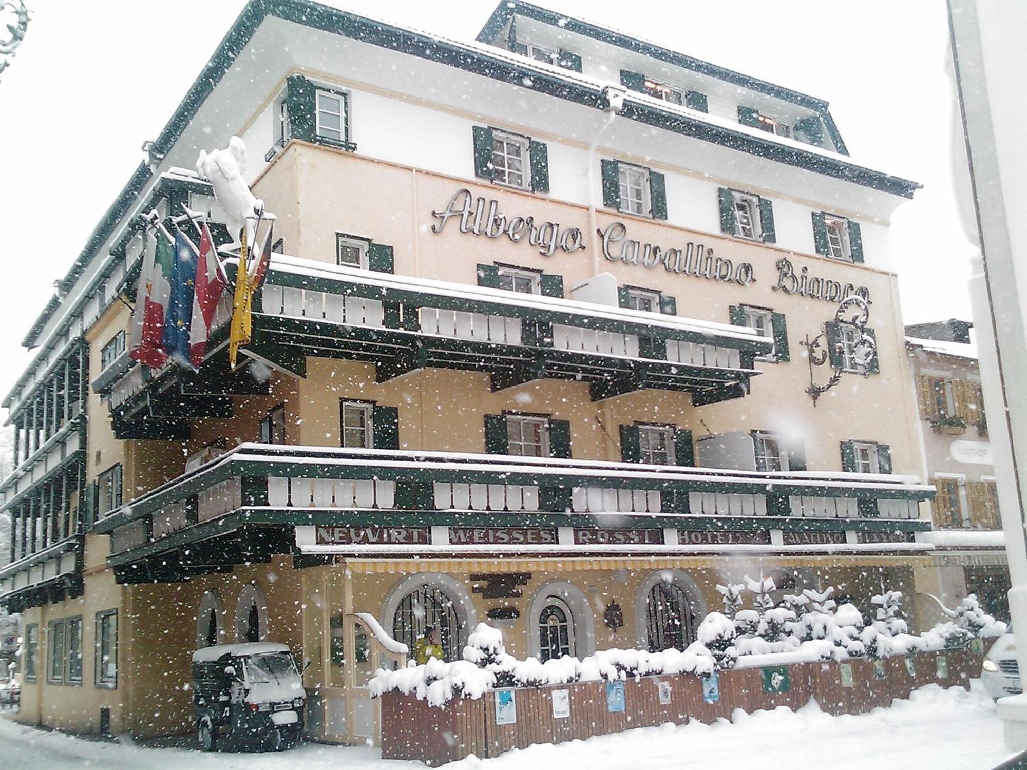 Hotel Cavallino Bianco - Weisses Roessl San Candido Esterno foto