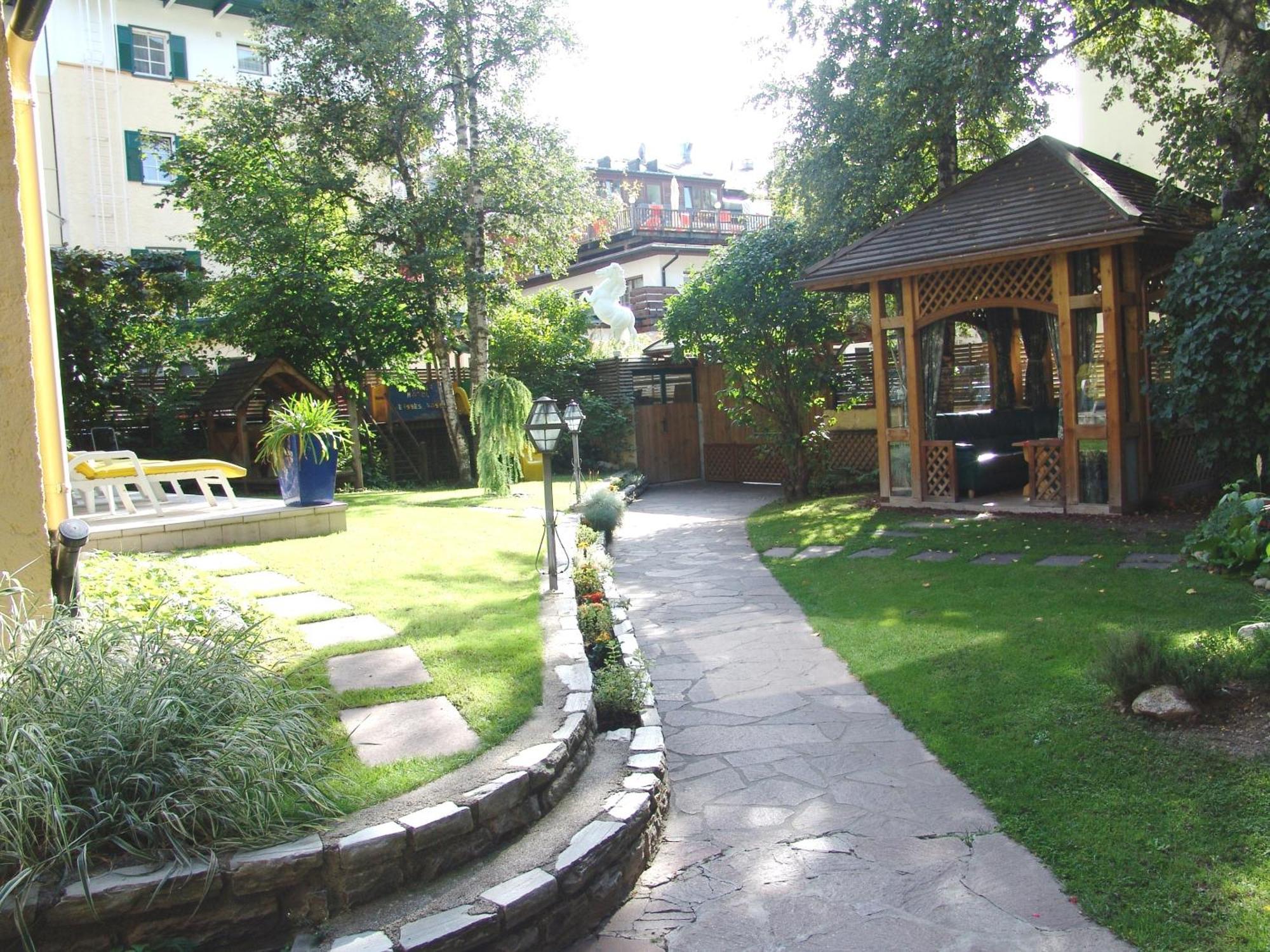 Hotel Cavallino Bianco - Weisses Roessl San Candido Esterno foto