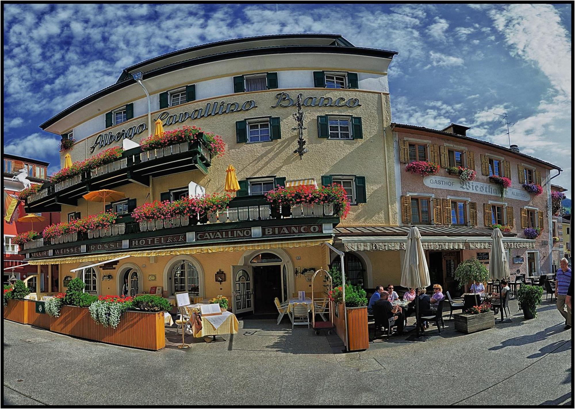 Hotel Cavallino Bianco - Weisses Roessl San Candido Esterno foto