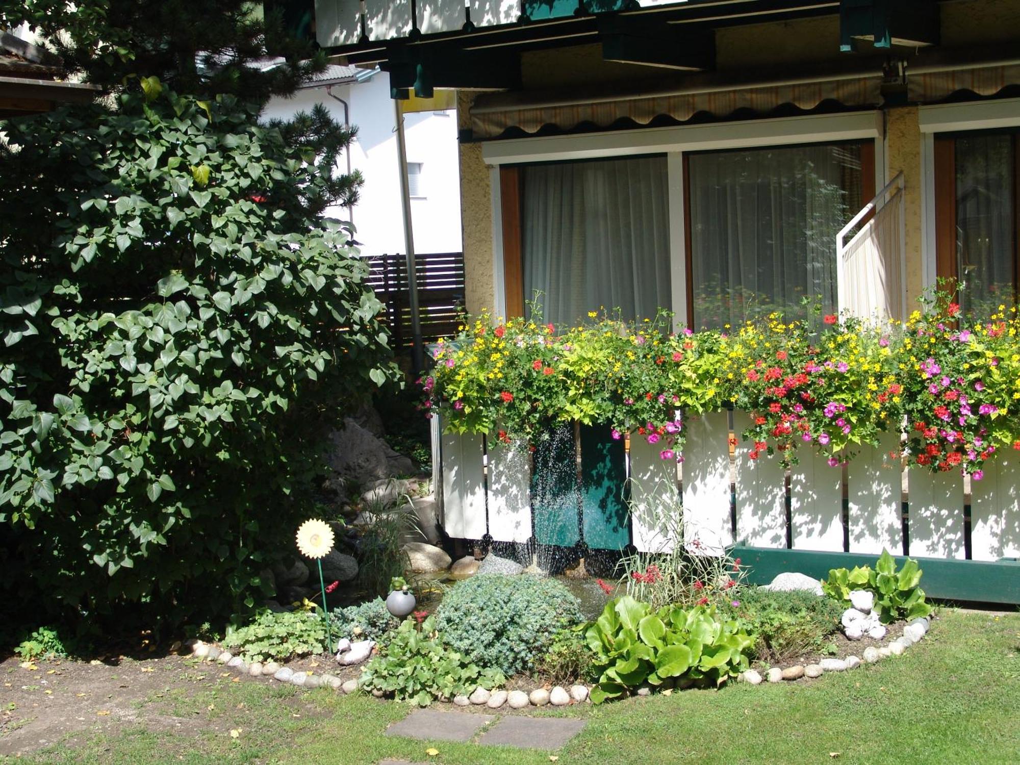 Hotel Cavallino Bianco - Weisses Roessl San Candido Esterno foto