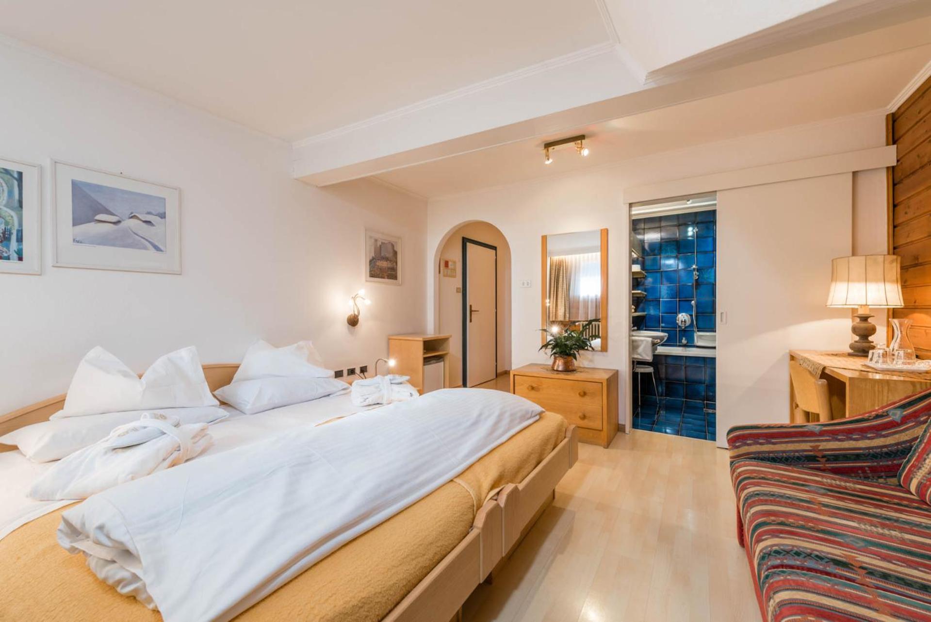 Hotel Cavallino Bianco - Weisses Roessl San Candido Esterno foto