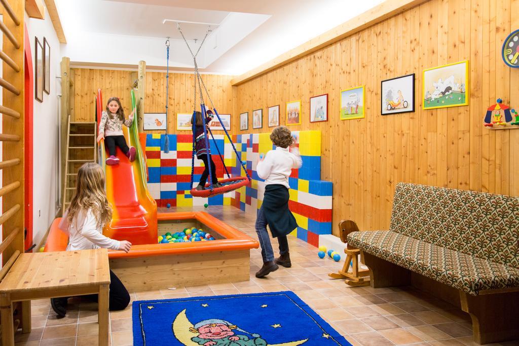 Hotel Cavallino Bianco - Weisses Roessl San Candido Esterno foto
