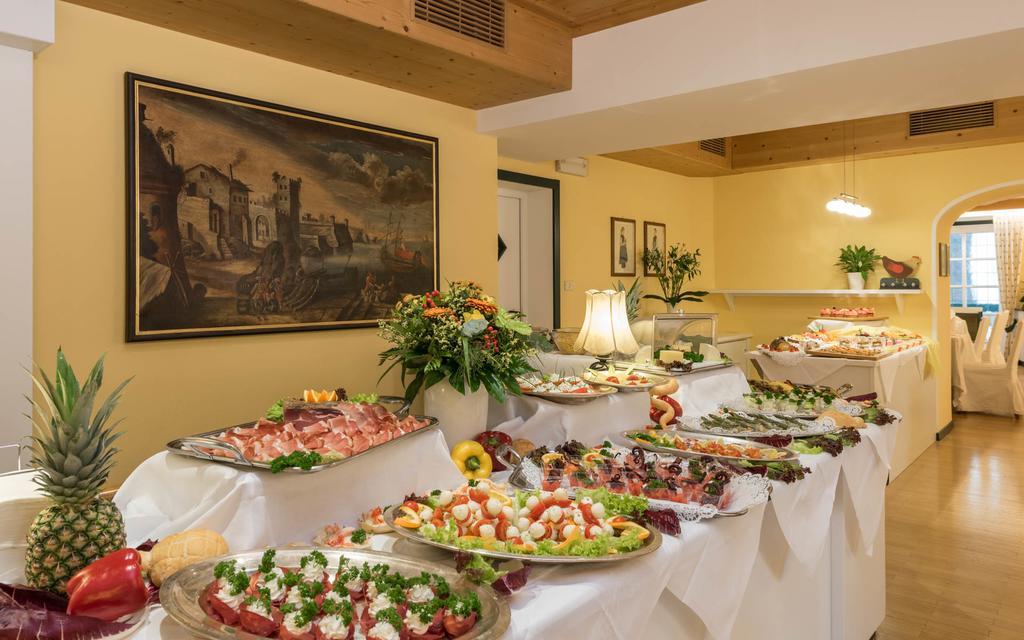 Hotel Cavallino Bianco - Weisses Roessl San Candido Esterno foto