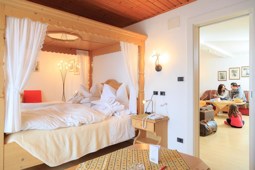 Hotel Cavallino Bianco - Weisses Roessl San Candido Esterno foto