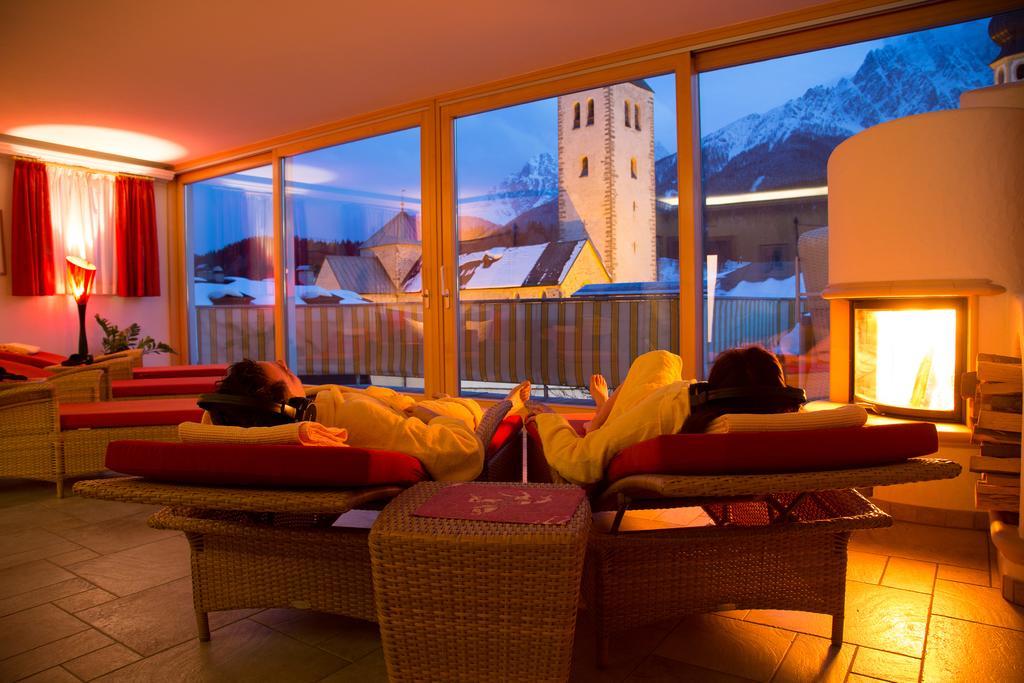 Hotel Cavallino Bianco - Weisses Roessl San Candido Esterno foto