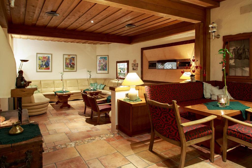 Hotel Cavallino Bianco - Weisses Roessl San Candido Esterno foto