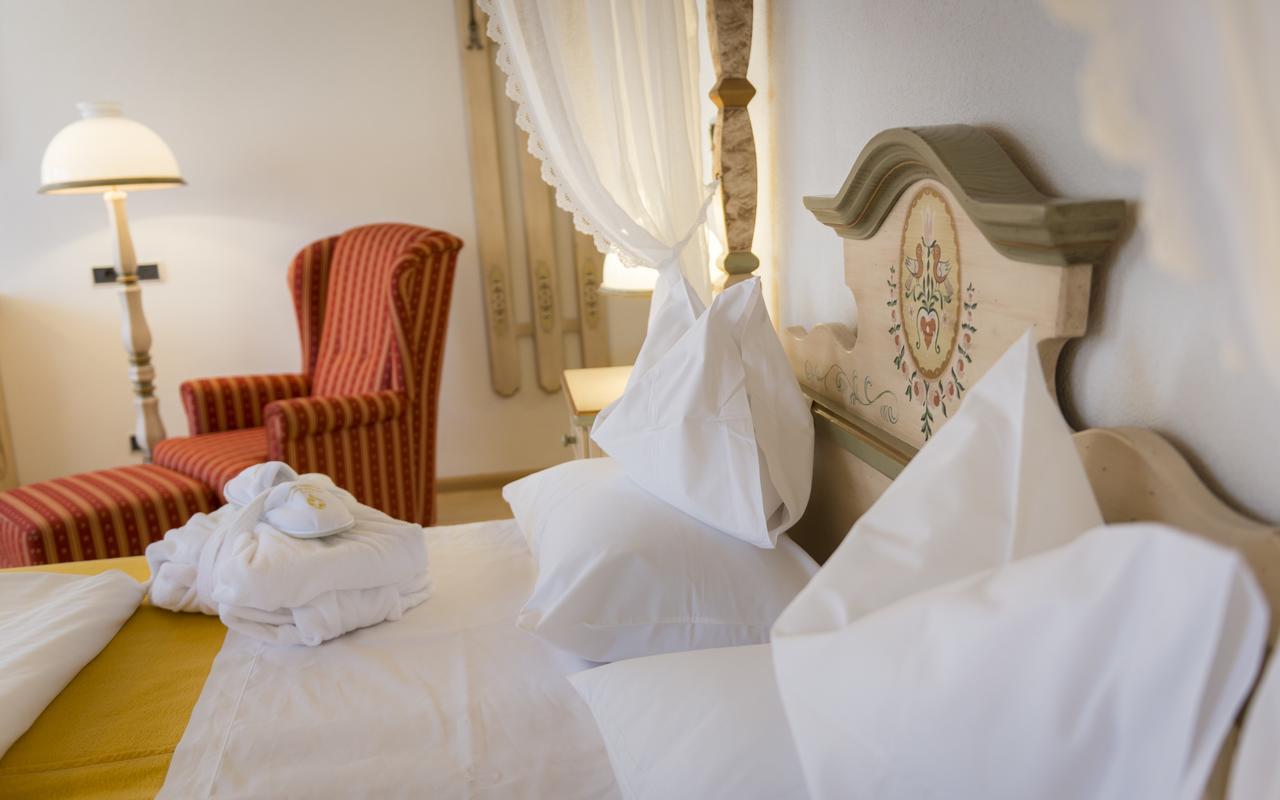 Hotel Cavallino Bianco - Weisses Roessl San Candido Esterno foto
