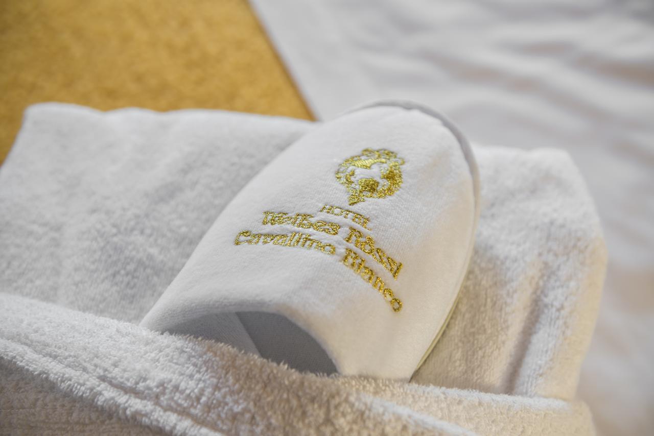 Hotel Cavallino Bianco - Weisses Roessl San Candido Esterno foto