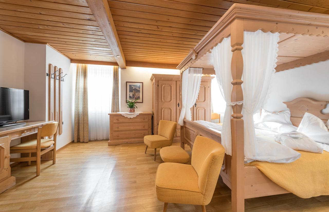 Hotel Cavallino Bianco - Weisses Roessl San Candido Esterno foto