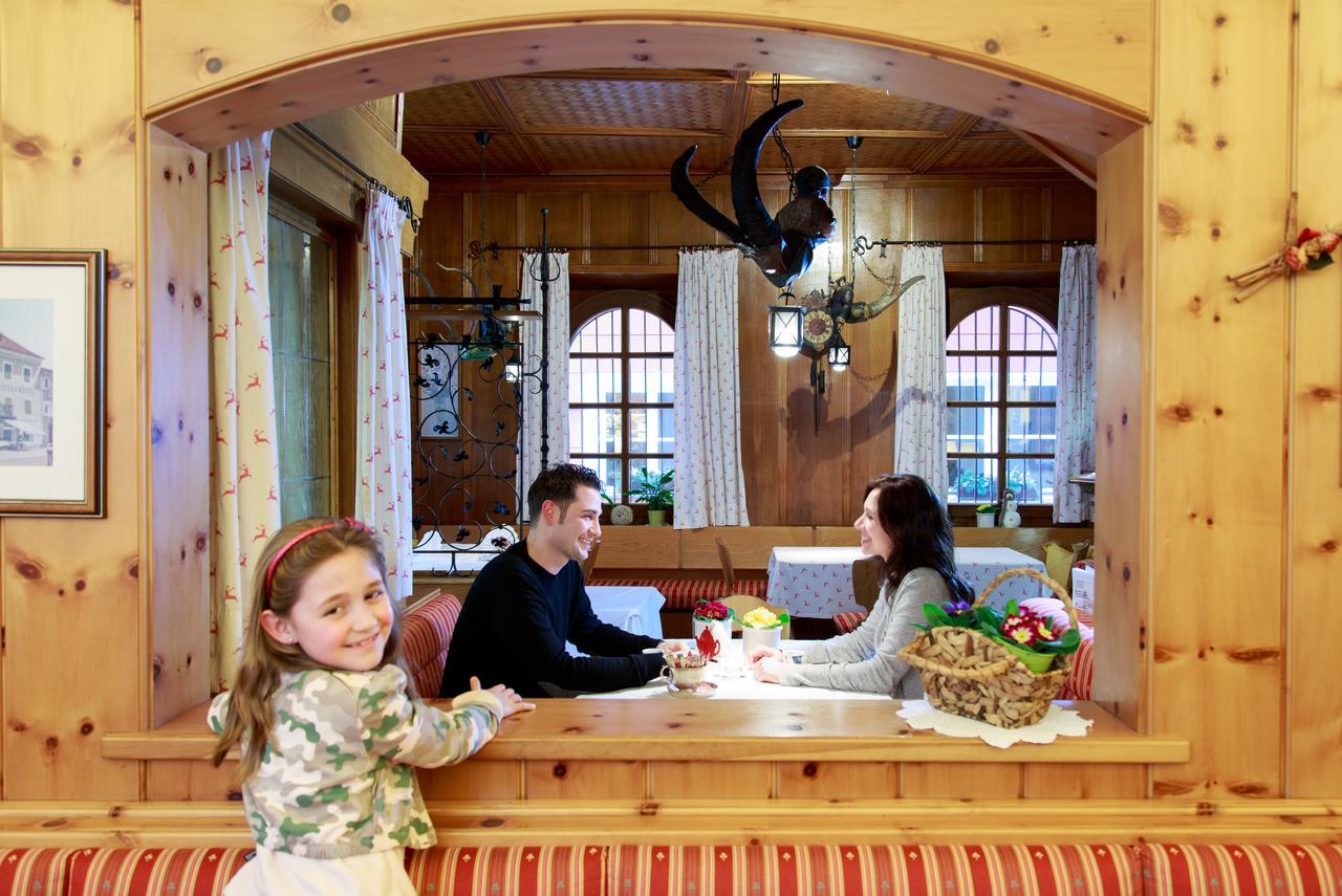 Hotel Cavallino Bianco - Weisses Roessl San Candido Esterno foto